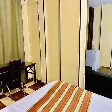 Yaahot Hotel Yaounde Bagian luar foto