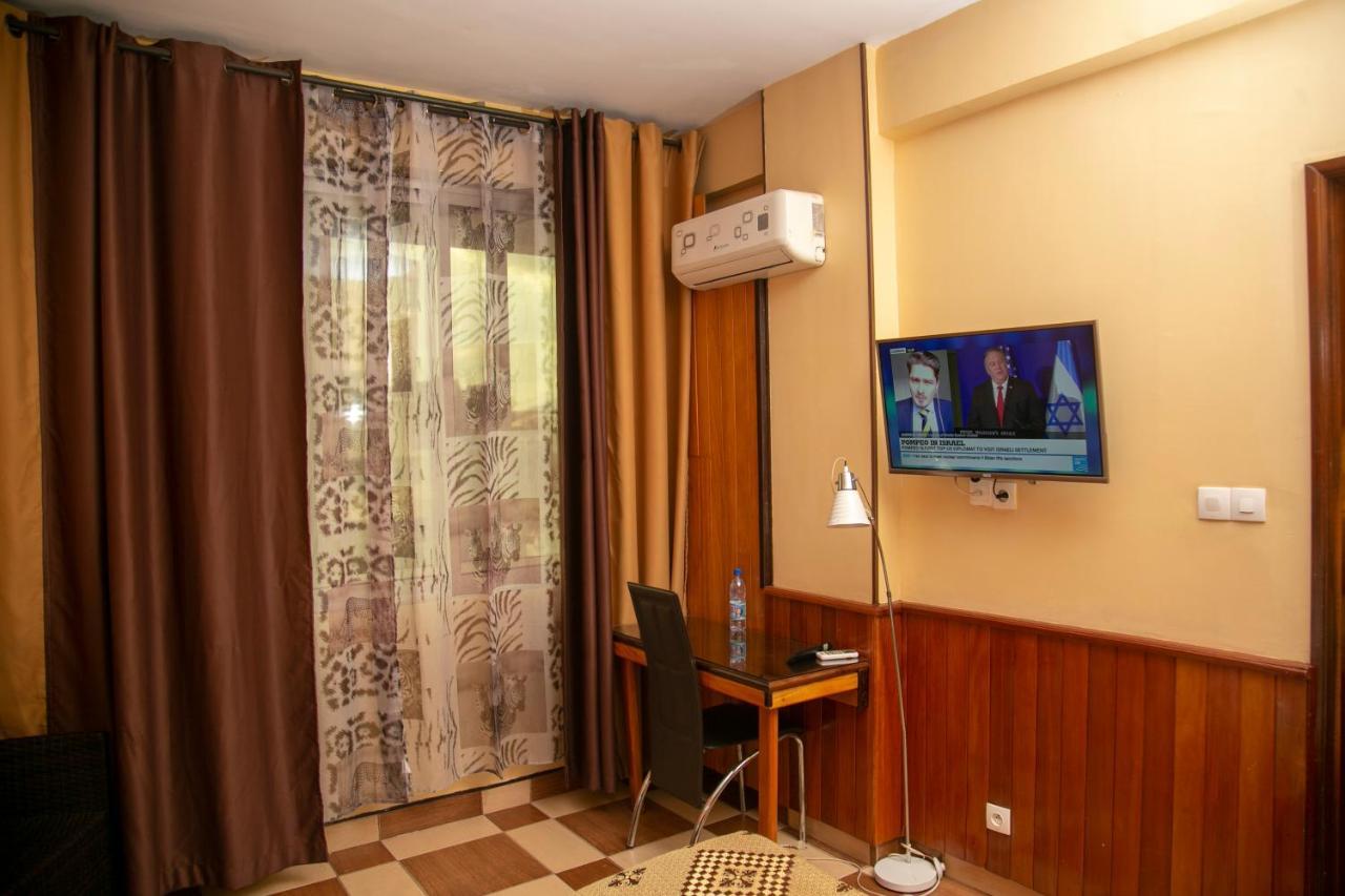 Yaahot Hotel Yaounde Bagian luar foto