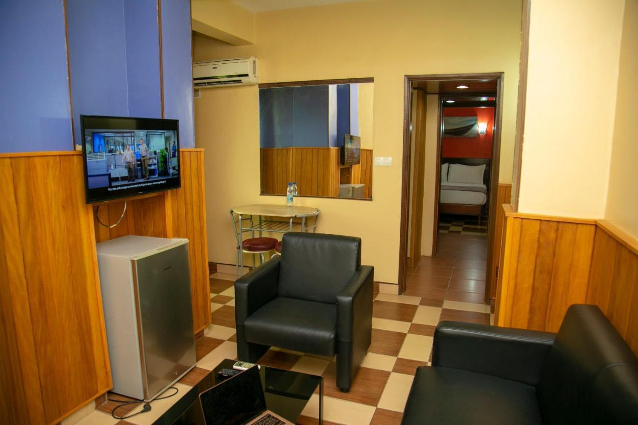 Yaahot Hotel Yaounde Bagian luar foto