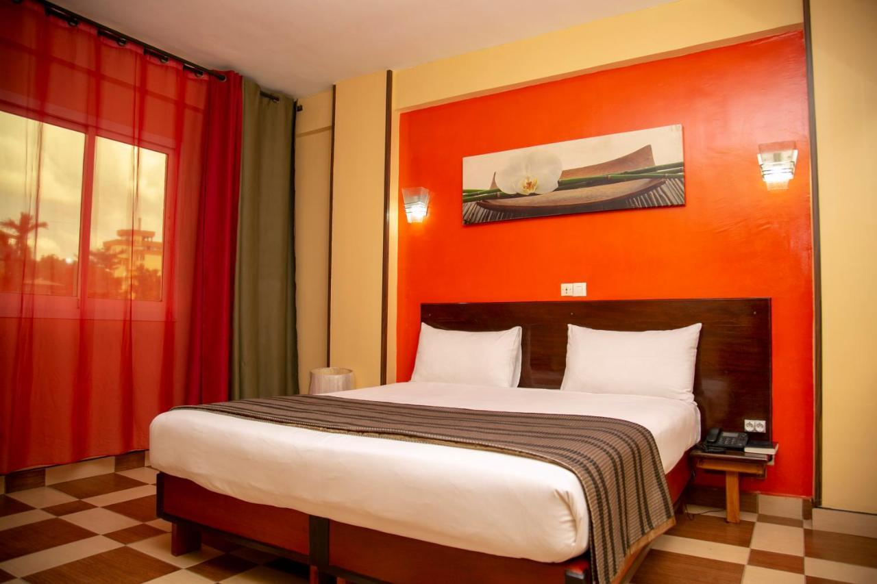 Yaahot Hotel Yaounde Bagian luar foto