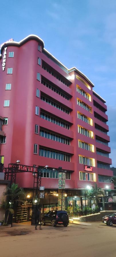 Yaahot Hotel Yaounde Bagian luar foto