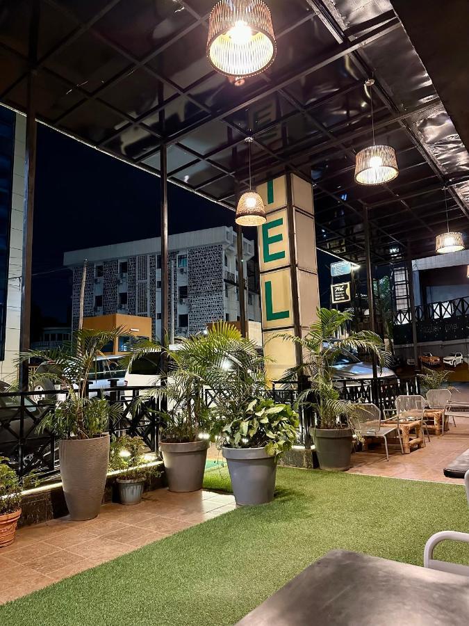 Yaahot Hotel Yaounde Bagian luar foto