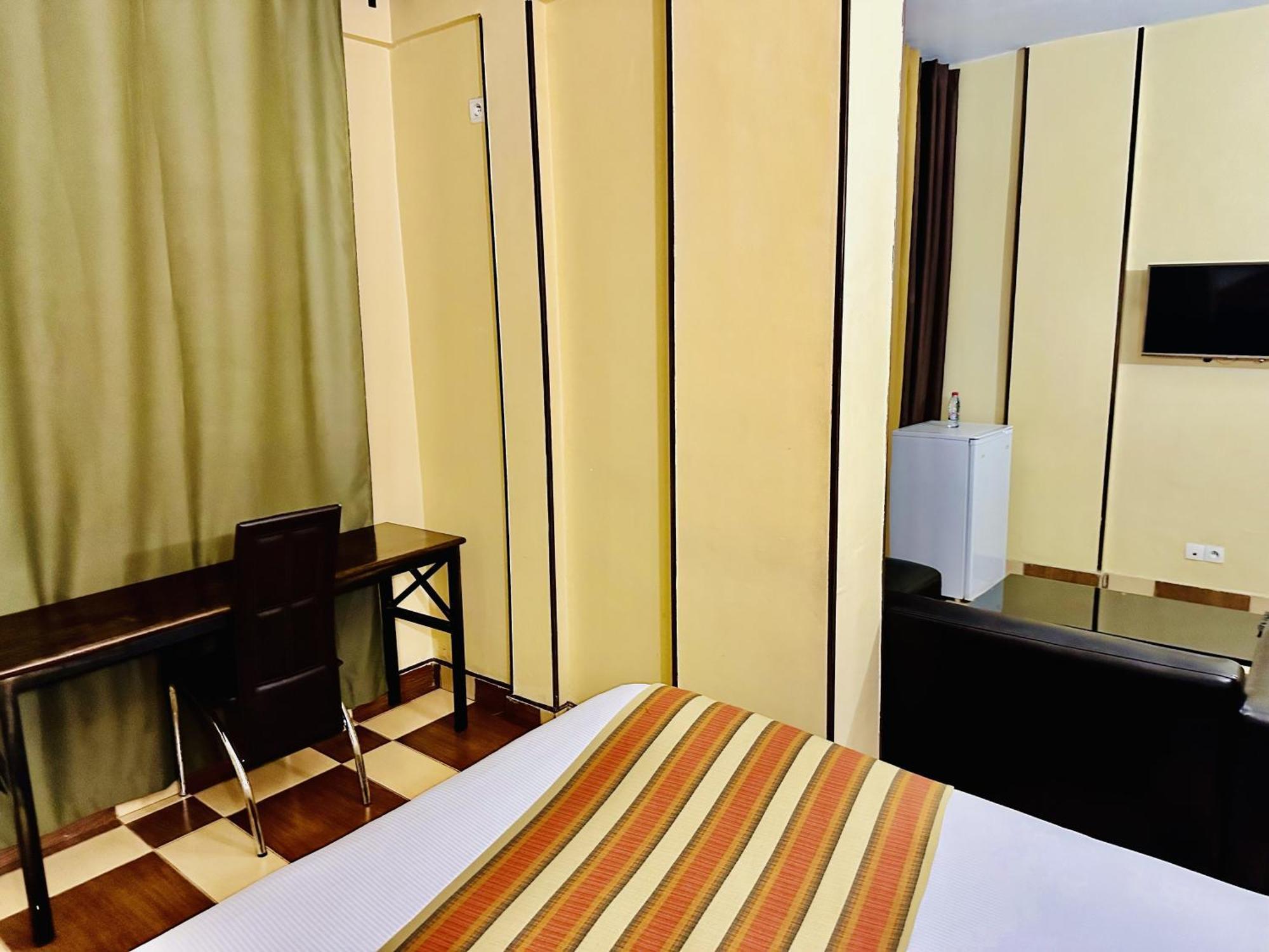 Yaahot Hotel Yaounde Bagian luar foto