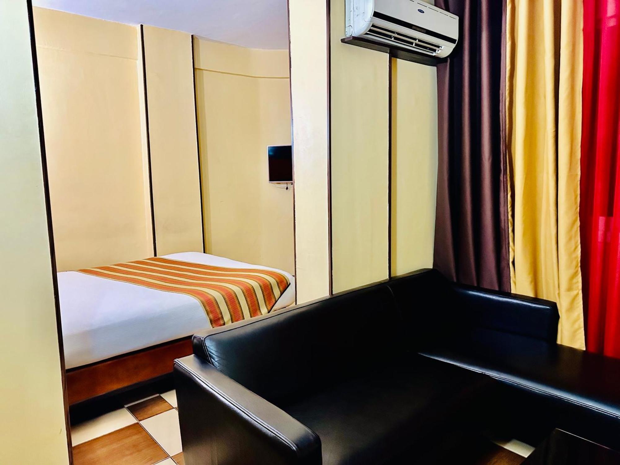 Yaahot Hotel Yaounde Bagian luar foto