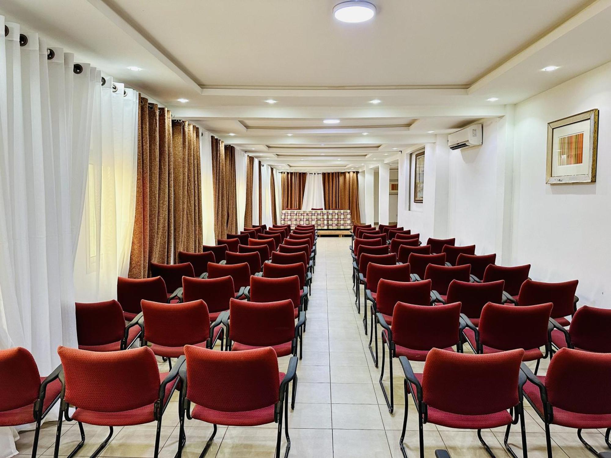 Yaahot Hotel Yaounde Bagian luar foto