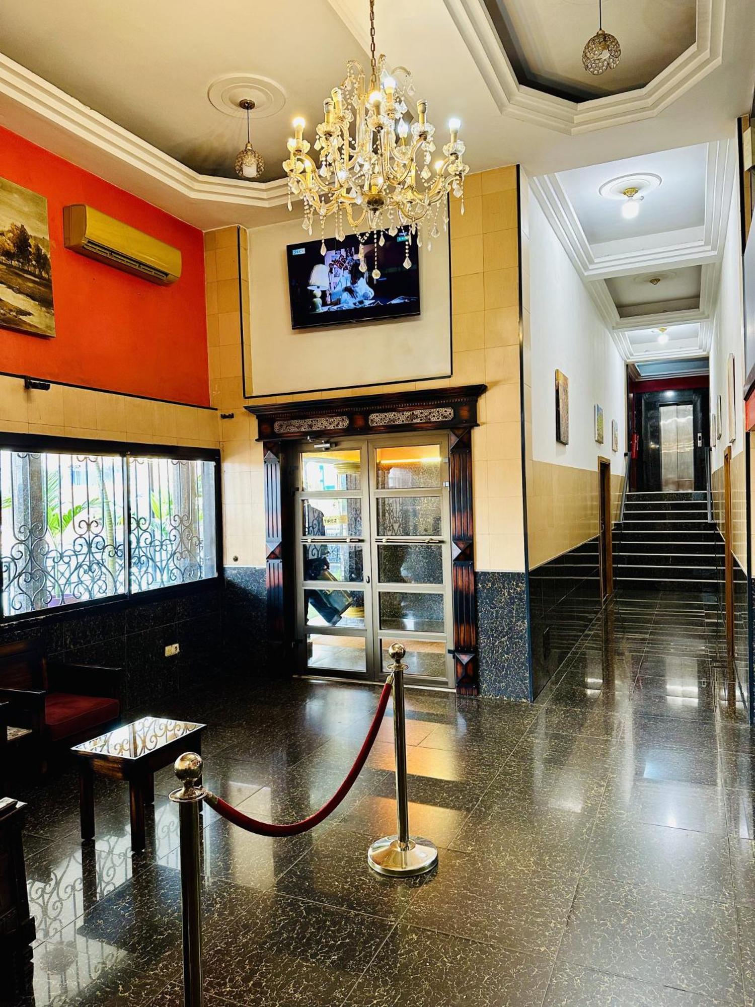 Yaahot Hotel Yaounde Bagian luar foto