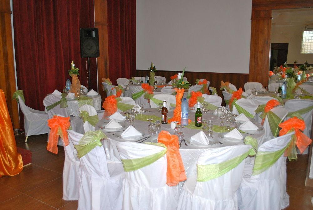 Yaahot Hotel Yaounde Bagian luar foto