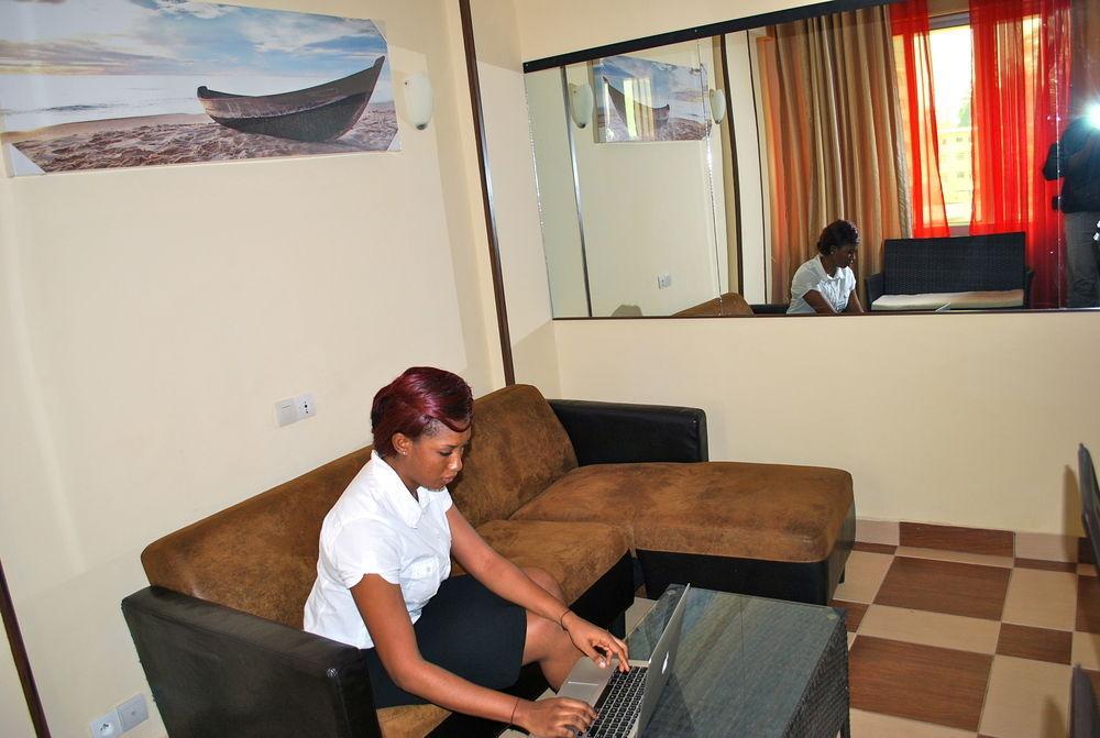Yaahot Hotel Yaounde Bagian luar foto