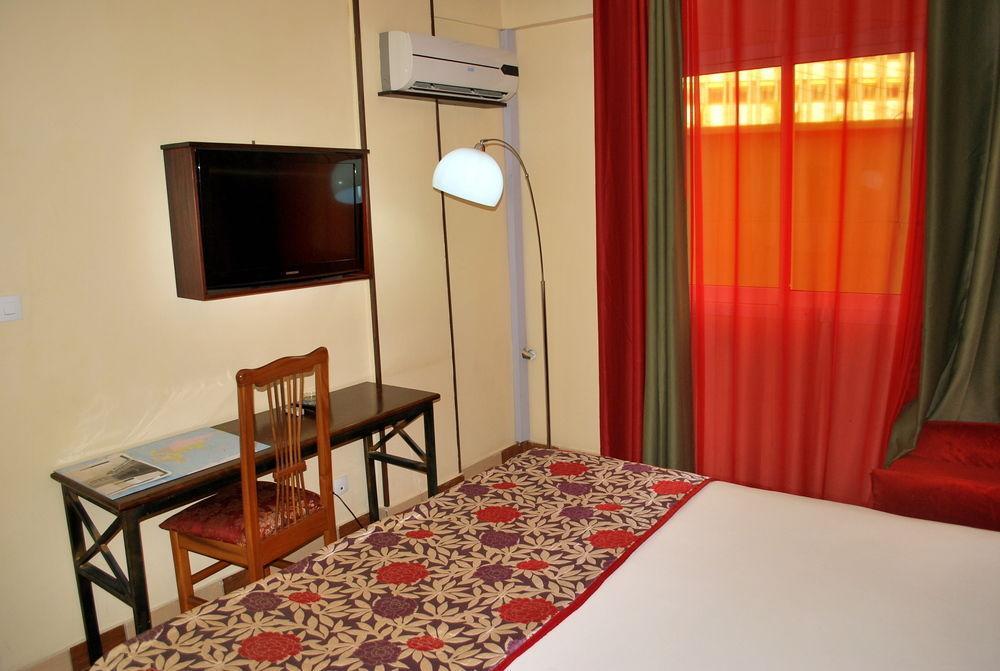 Yaahot Hotel Yaounde Bagian luar foto