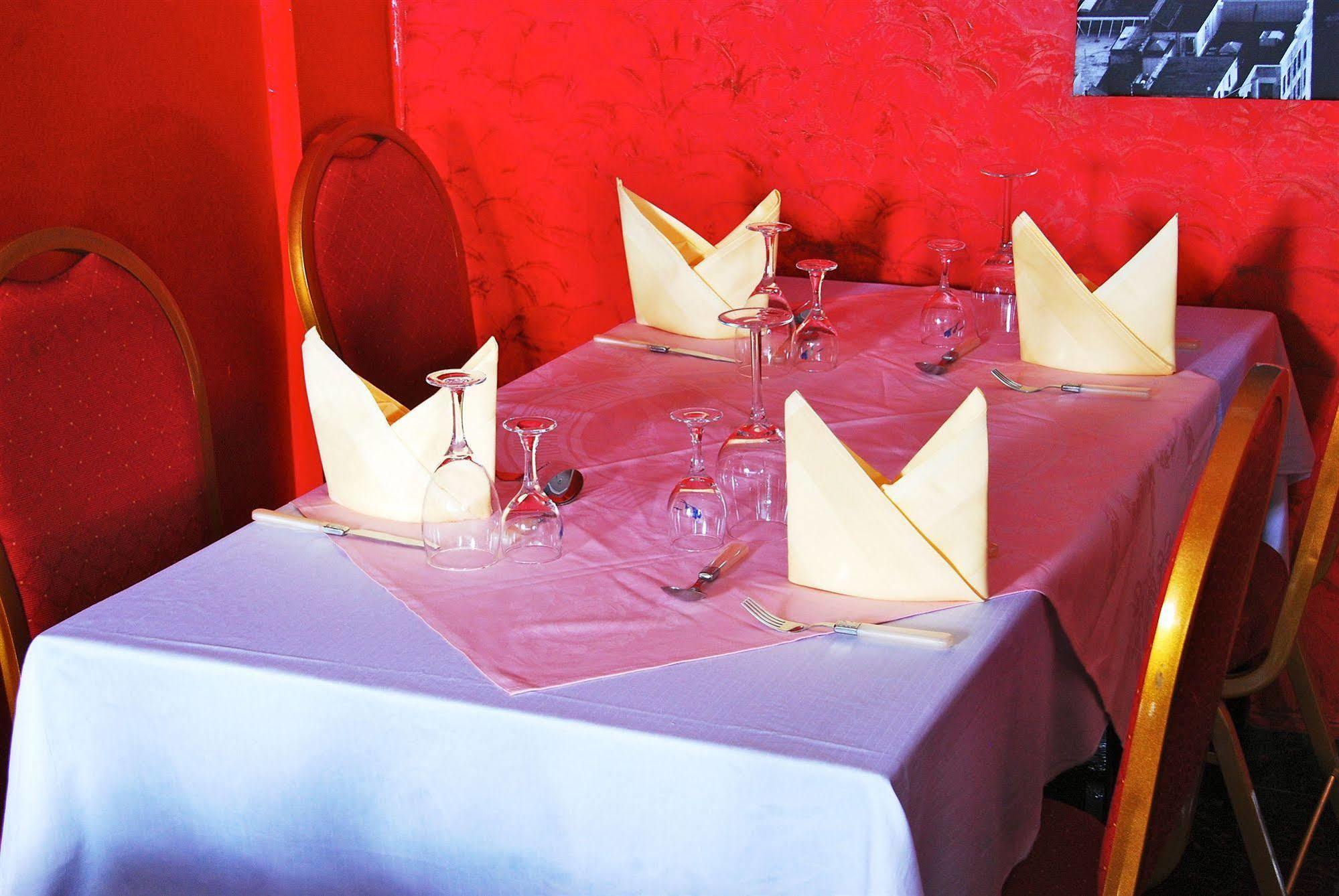 Yaahot Hotel Yaounde Bagian luar foto