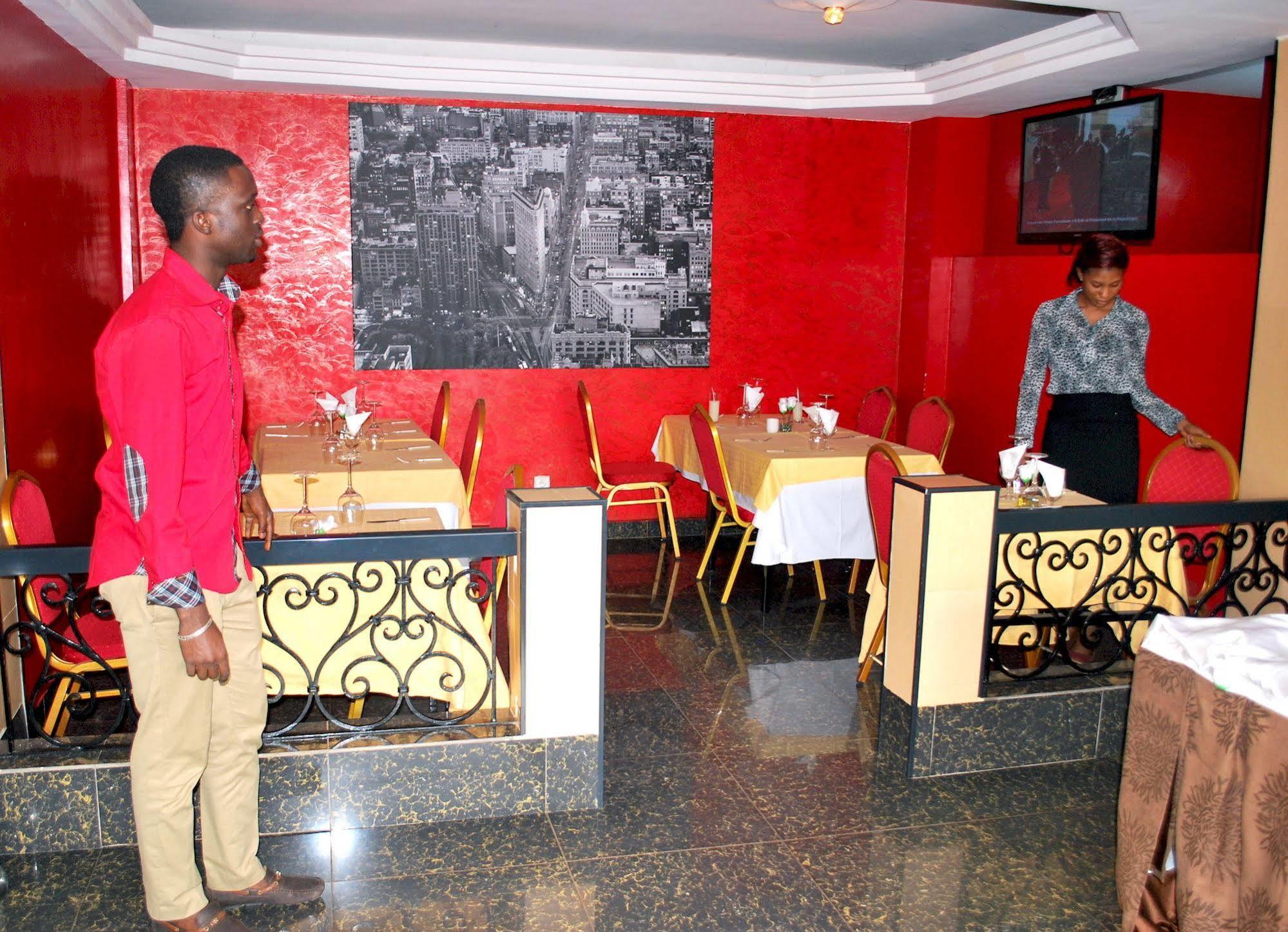 Yaahot Hotel Yaounde Bagian luar foto